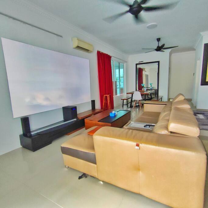 3 Storey Swimming Pool&Projector House Setia Alam シャー・アラム エクステリア 写真